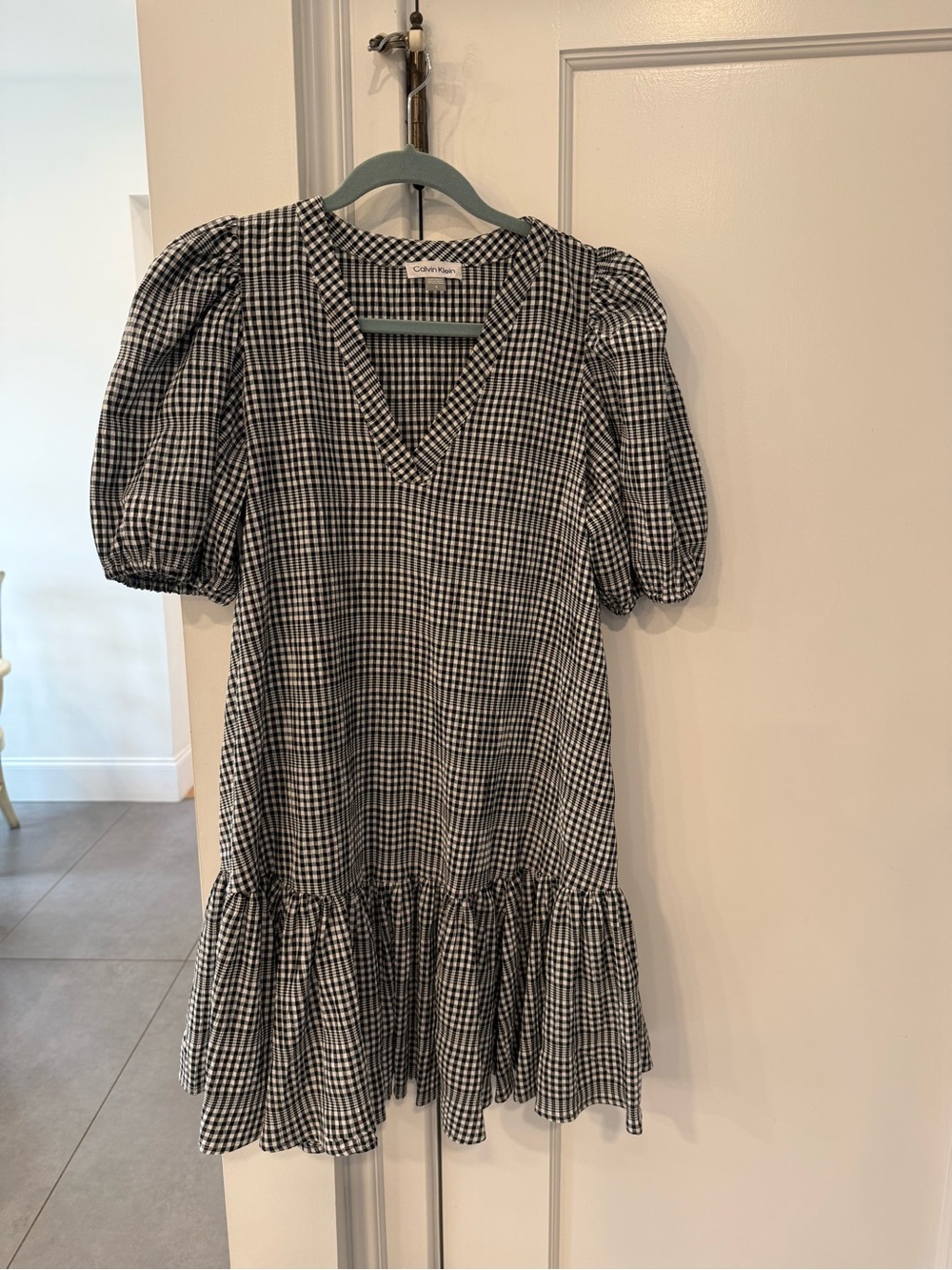 Calvin Klein Women’s Black-and-White Checkered V-Neck Dress Size 4